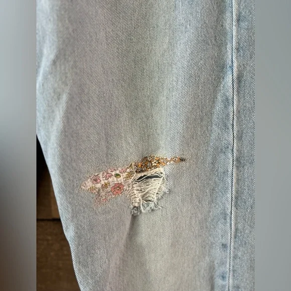 Levi’s 501® 150th Anniversary Light Wash Jeans – Floral Patched Knee – W28 L30 - Picture 14 of 15